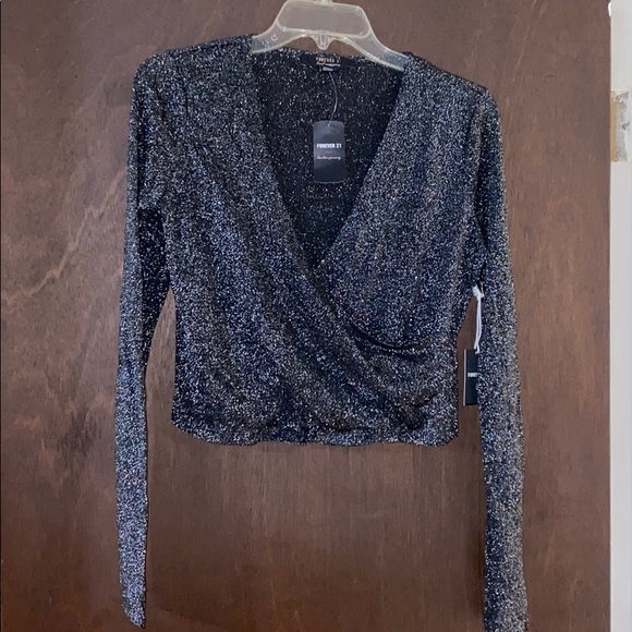 NWT Black & Sliver Forever 21 V-Neck Mid Crop Top - Picture 1 of 7